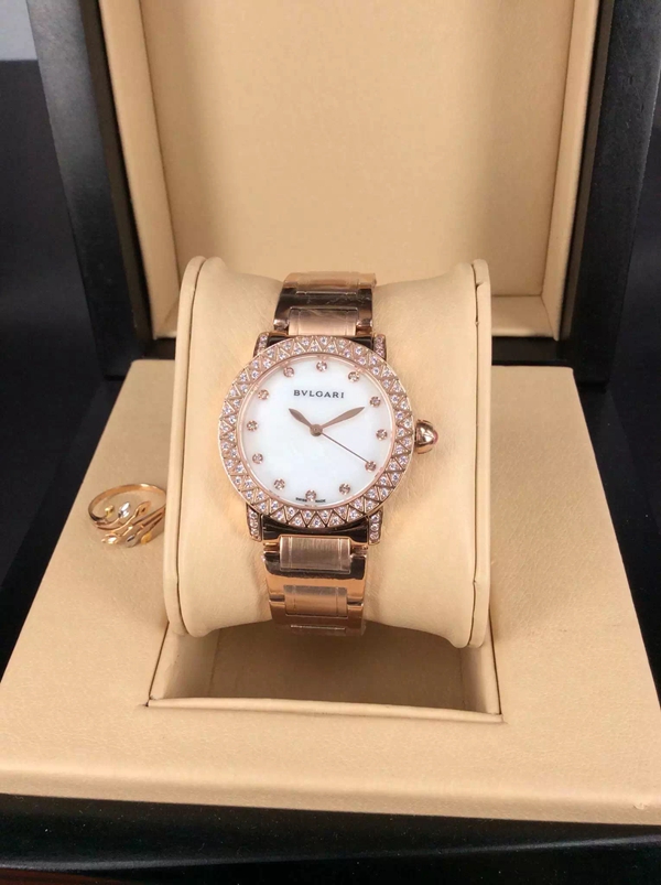 ブルガリ時計正面デザイン